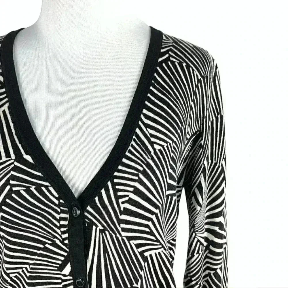 Judith Hart  sweater size S 32% silk clamshell zebra print V-neck cardigan